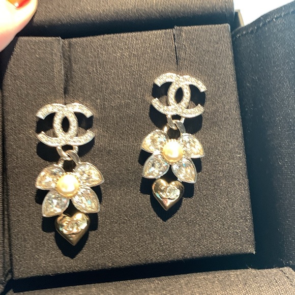 Authentic, limited editionChanel Silver and Gold Flower Earrings, sold out - Picture 8 of 17